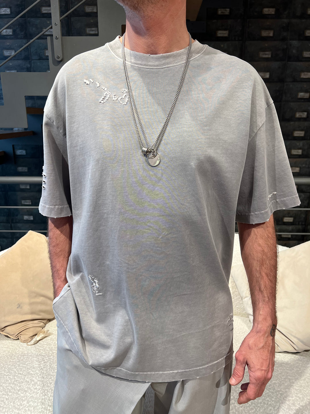T-SHIRT RICAMI GRIGIO