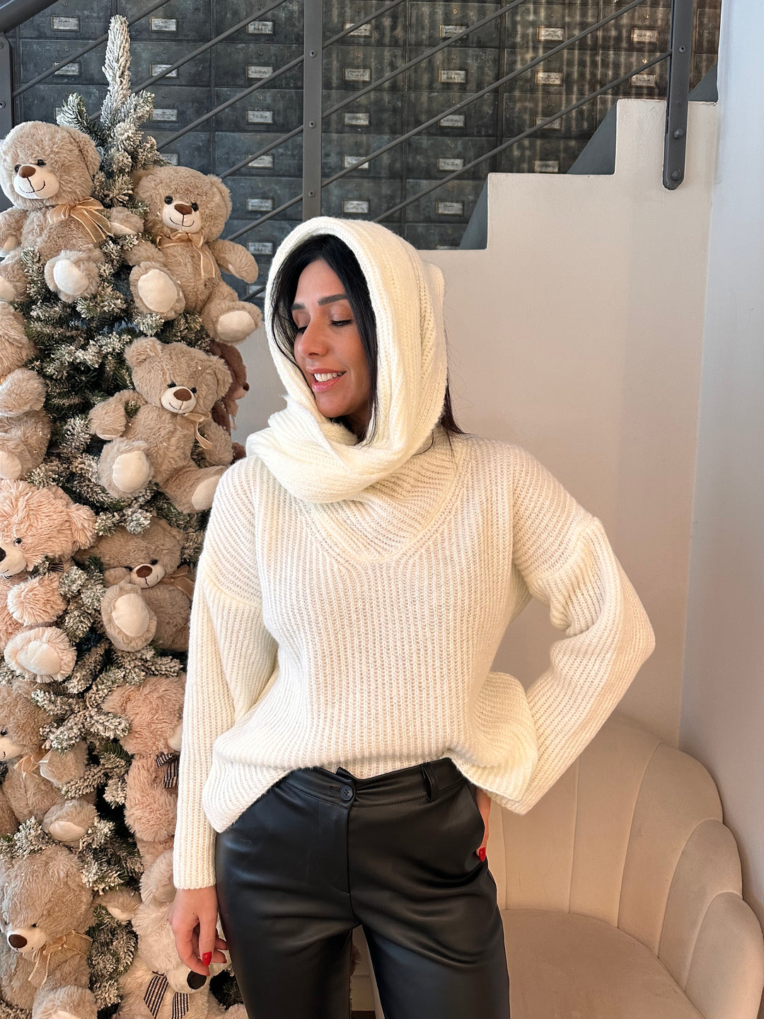 MAGLIONE CON SCIARPA