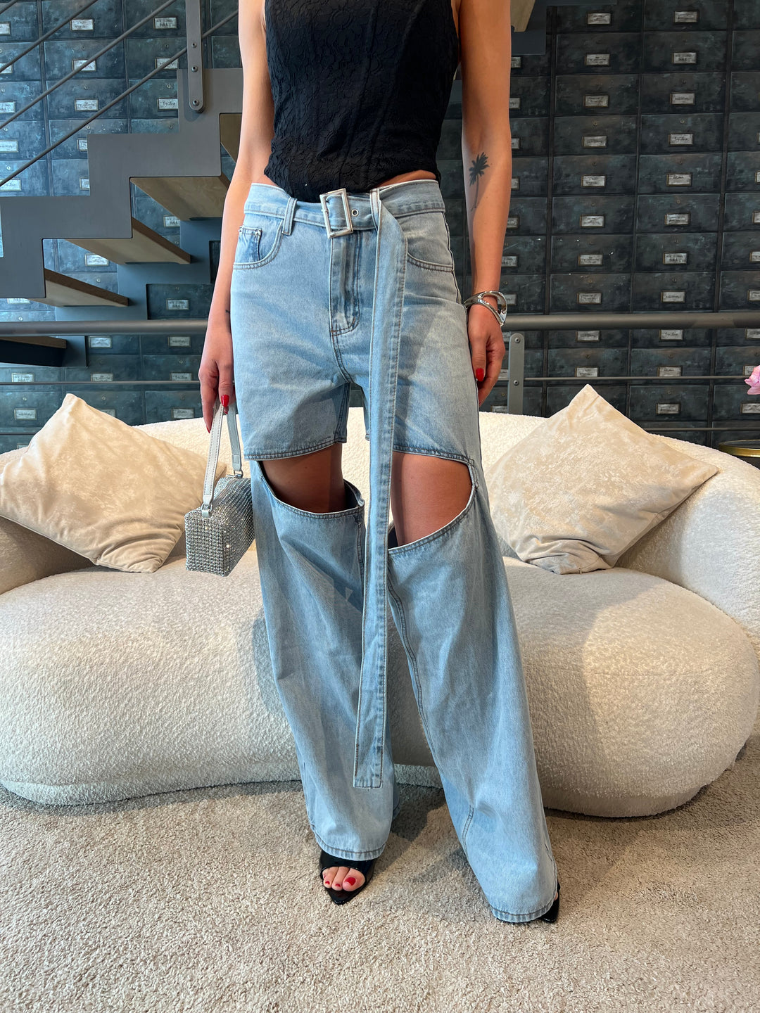 JEANS CUT OUT CINTURA
