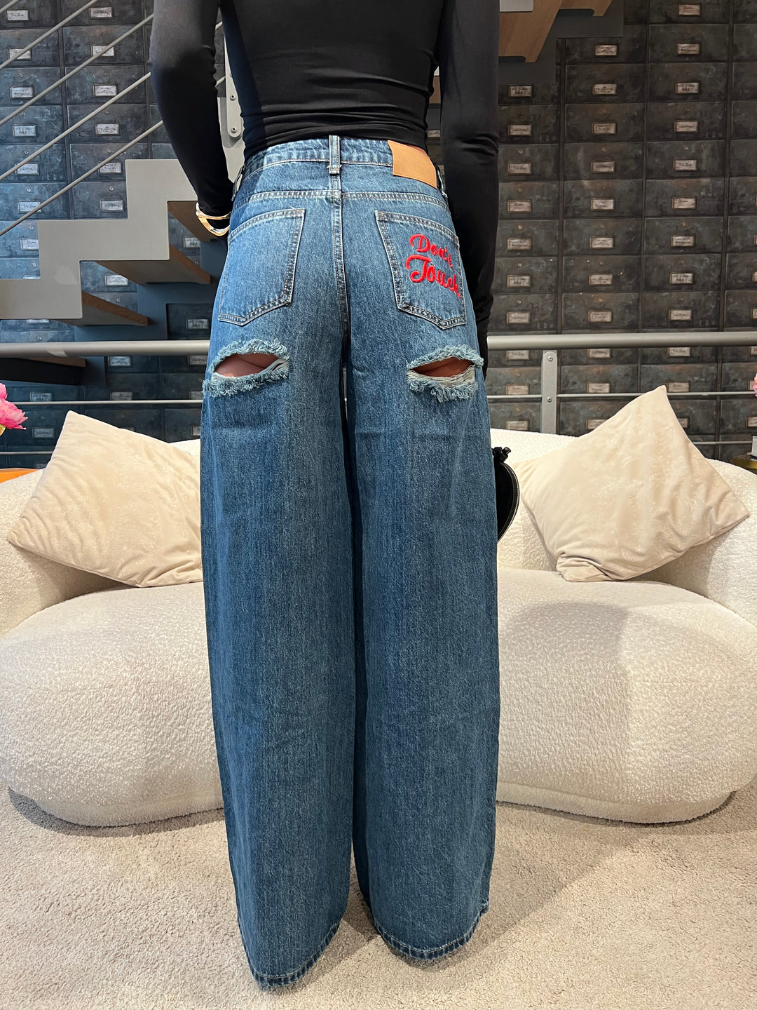 JEANS DON’T TOUCH