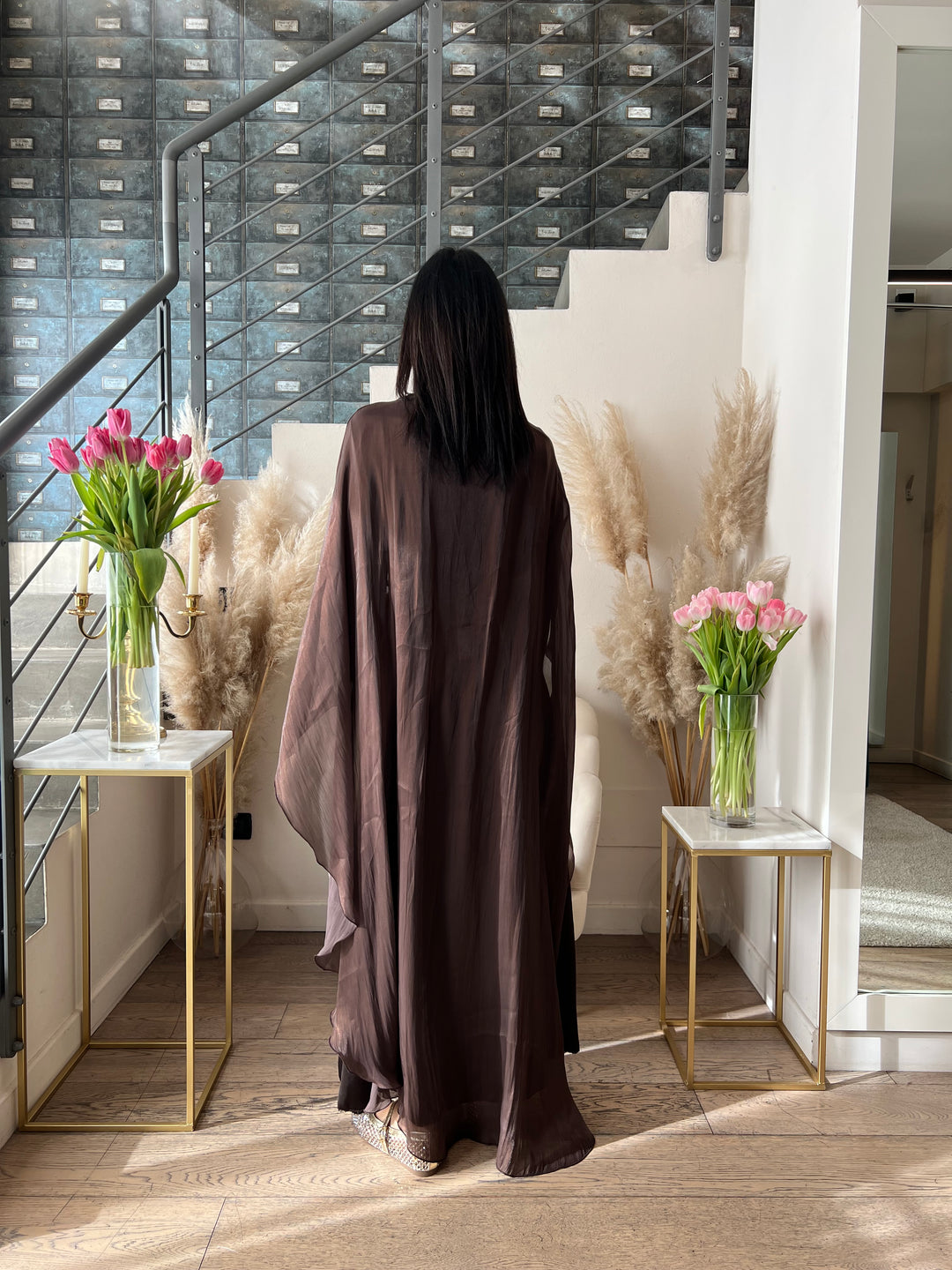 ABITO TUNICA CON MANTELLA MARRONE