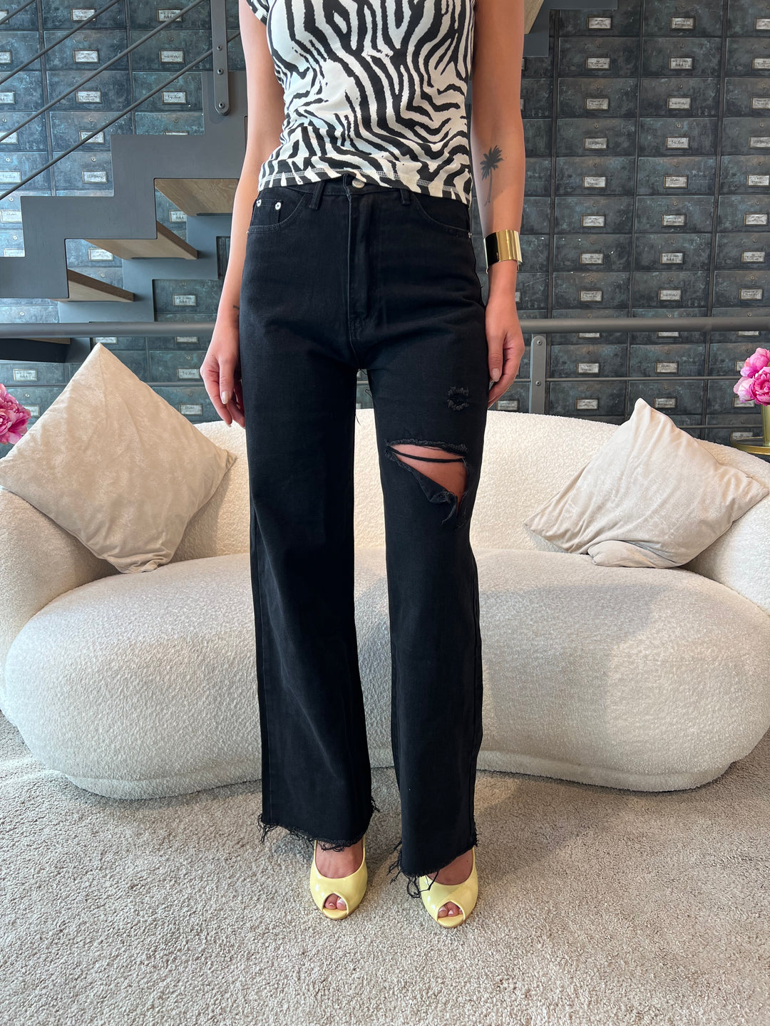 JEANS NERO STRAPPI