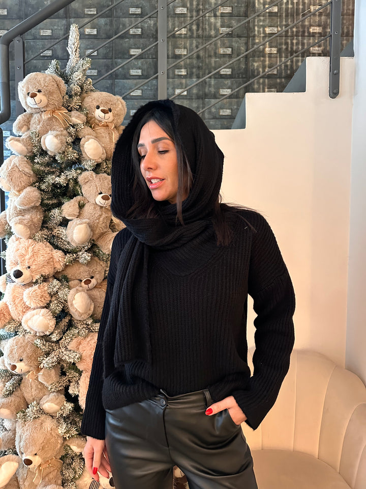 MAGLIONE CON SCIARPA