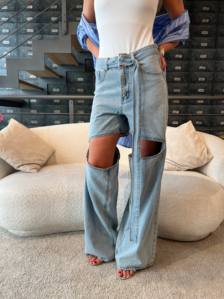 JEANS CUT OUT CINTURA