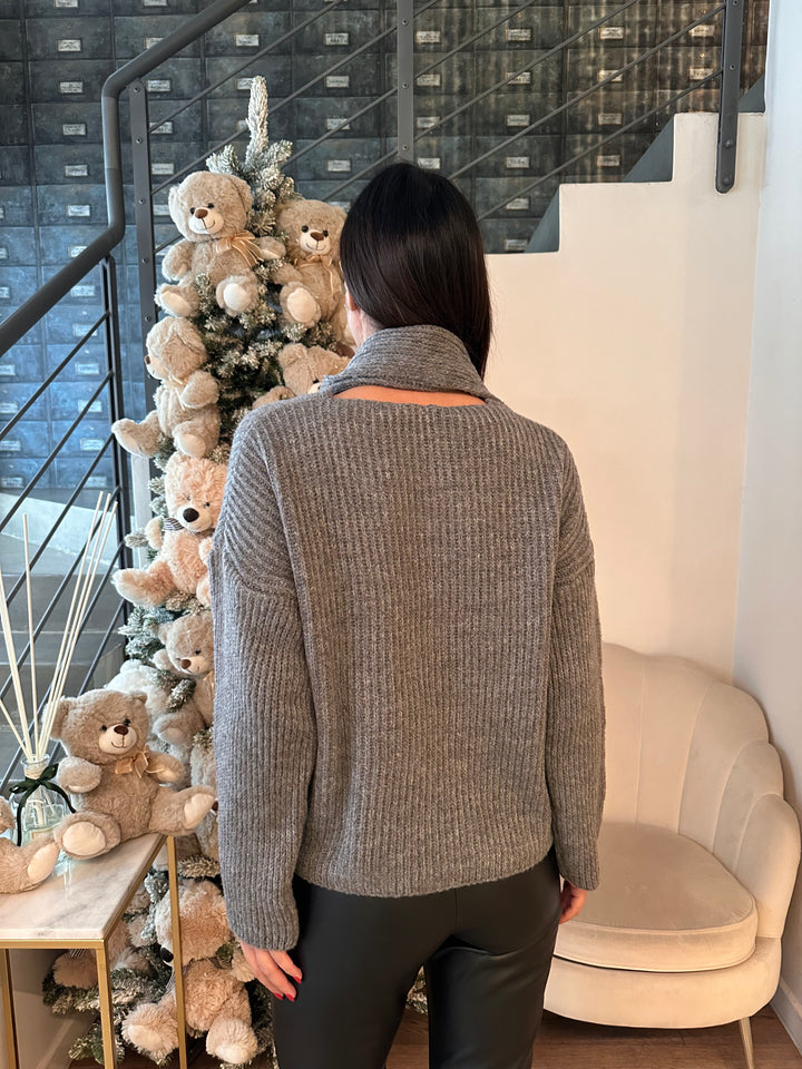 MAGLIONE CON SCIARPA