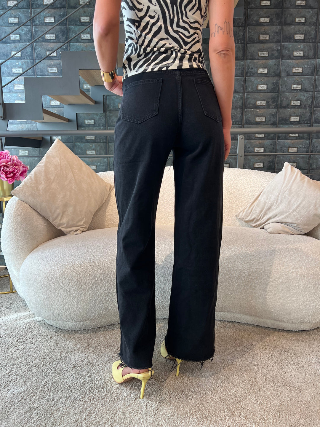 JEANS NERO STRAPPI